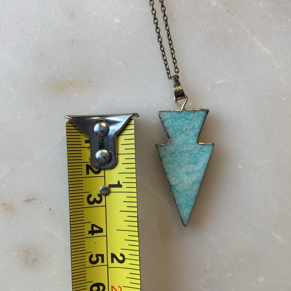 Turquoise arrow pendant on long bronze chain - Picture 4 of 8